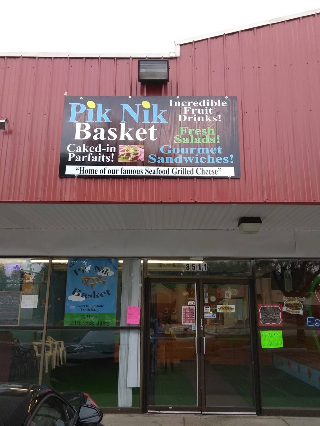 PIK NIK BASKET | restaurant | 8511 W Nine Mile Rd, Oak Park, MI 48237, USA | 2482684132 OR +1 248-268-4132