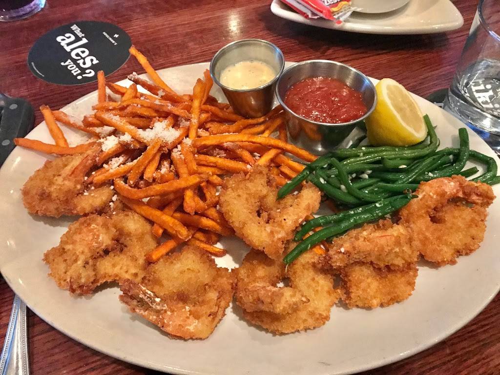 Houlihans | restaurant | 321 Rice Lake Square, Wheaton, IL 60187, USA | 6306905550 OR +1 630-690-5550