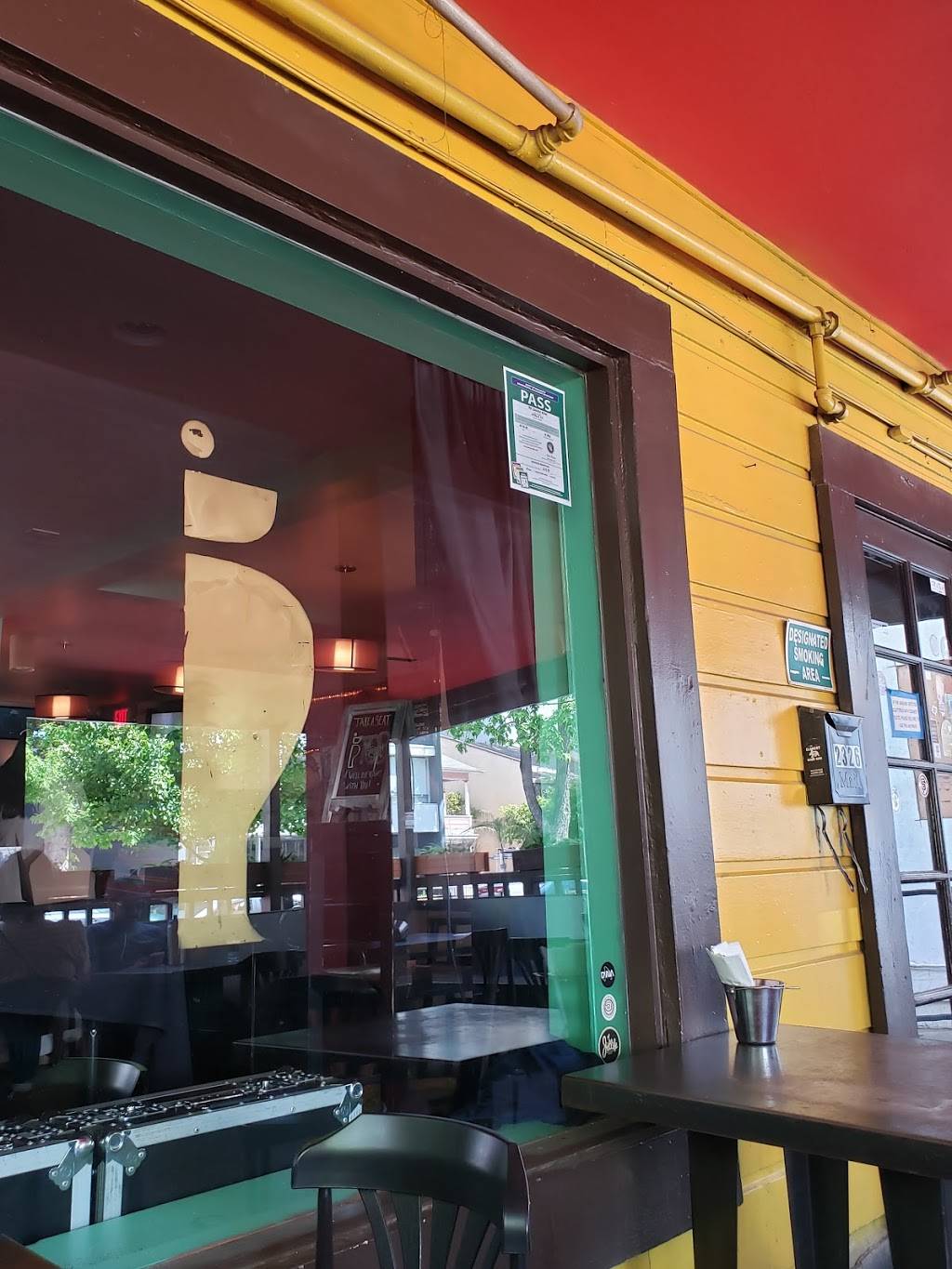 The Golden Bear | restaurant | 2326 K St, Sacramento, CA 95816, USA | 9164412242 OR +1 916-441-2242