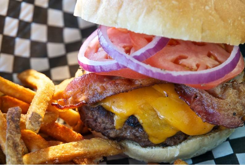 Ricks Cookhouse | restaurant | 540 Davis Dr, Newmarket, ON L3Y 2P3, Canada | 9052358808 OR +1 905-235-8808