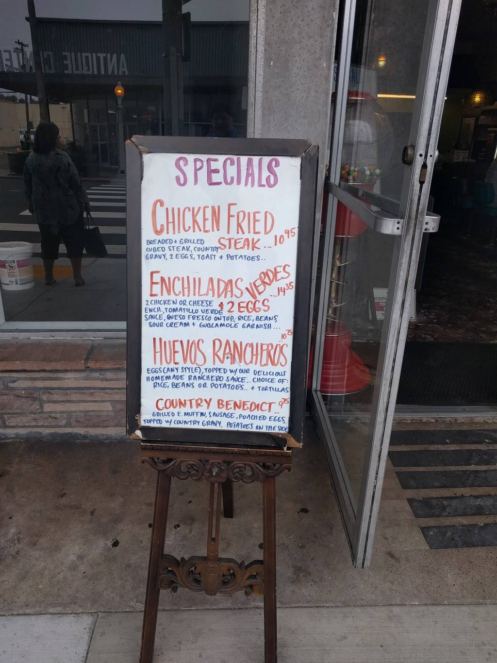 Village Kitchen | restaurant | 4853 Newport Ave, San Diego, CA 92107, USA | 6192220151 OR +1 619-222-0151