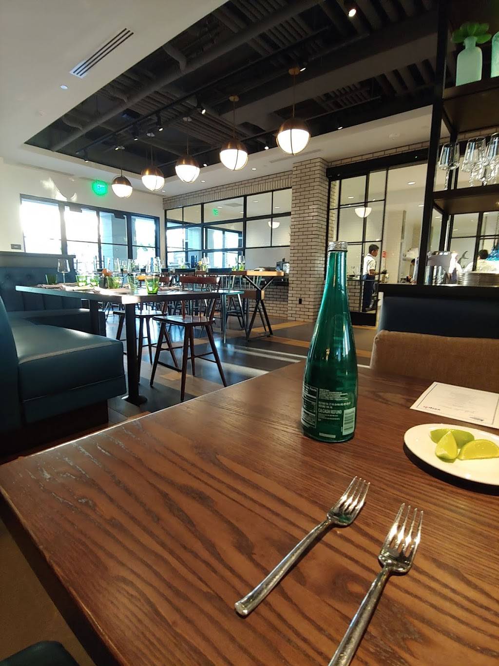 The Mayors Table Pacific Pub + Kitchen | restaurant | 3300 Newport Blvd, Newport Beach, CA 92663, USA | 9496626160 OR +1 949-662-6160