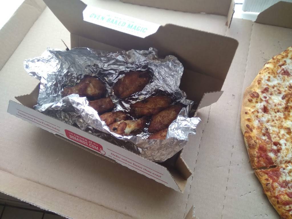 Dominos Pizza | meal delivery | 143 W Division St, Chicago, IL 60610, USA | 3126647440 OR +1 312-664-7440