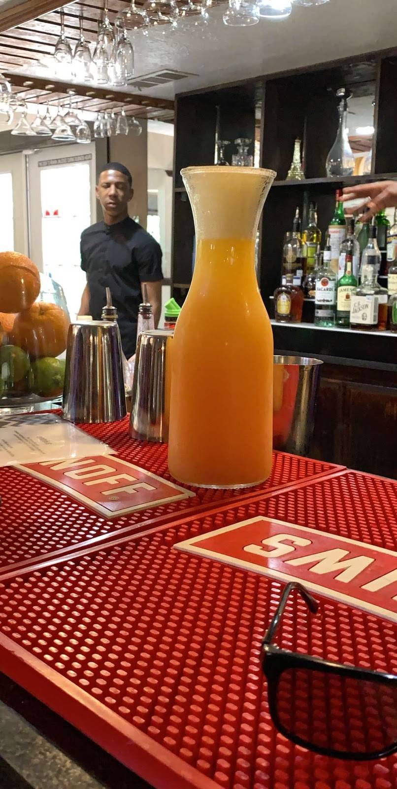 Le Chateau Bistro & Lounge | restaurant | 1112 Southmore Blvd, Houston, TX 77004, USA | 7134975511 OR +1 713-497-5511