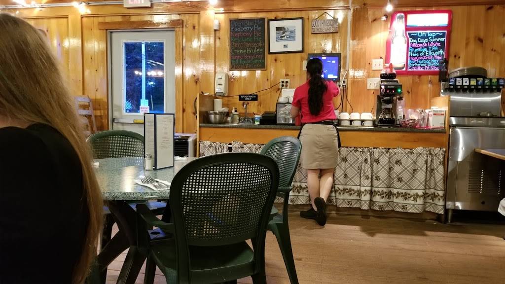 Union River Lobster Pot | restaurant | 8 South St, Ellsworth, ME 04605, USA | 2076675077 OR +1 207-667-5077