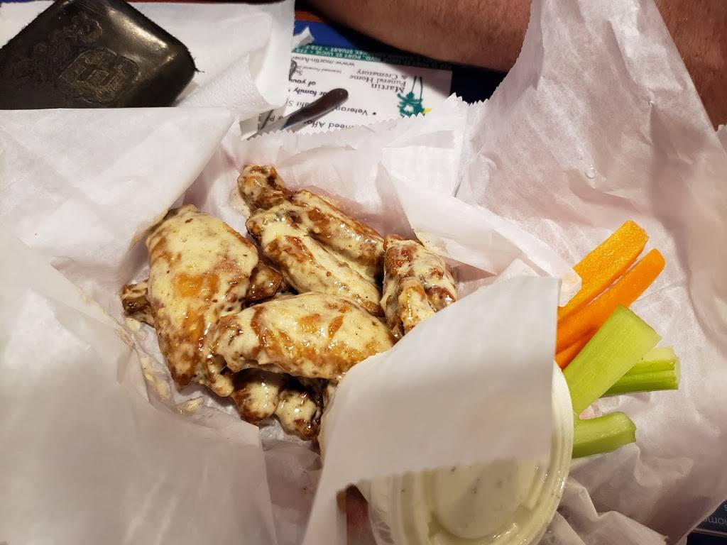 Leftys Wings & Grill | restaurant | 1034 SE Port St Lucie Blvd, Port St. Lucie, FL 34952, USA | 7723373212 OR +1 772-337-3212