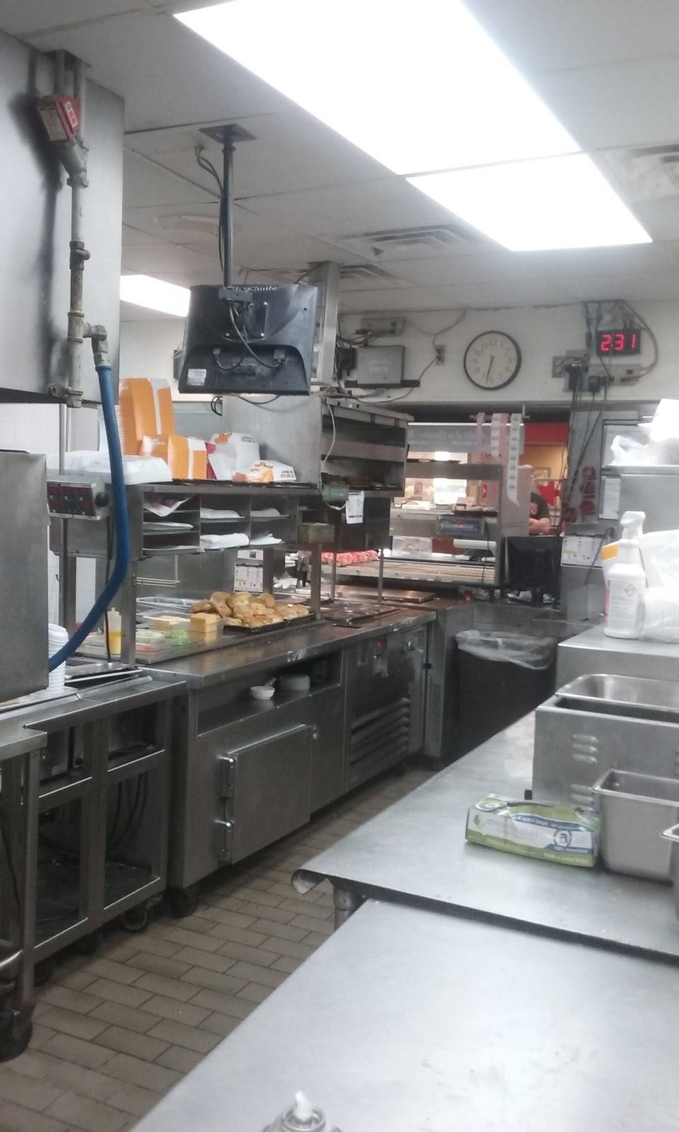 Hardees | restaurant | 30 Highland Square, Crossville, TN 38555, USA | 9314842030 OR +1 931-484-2030