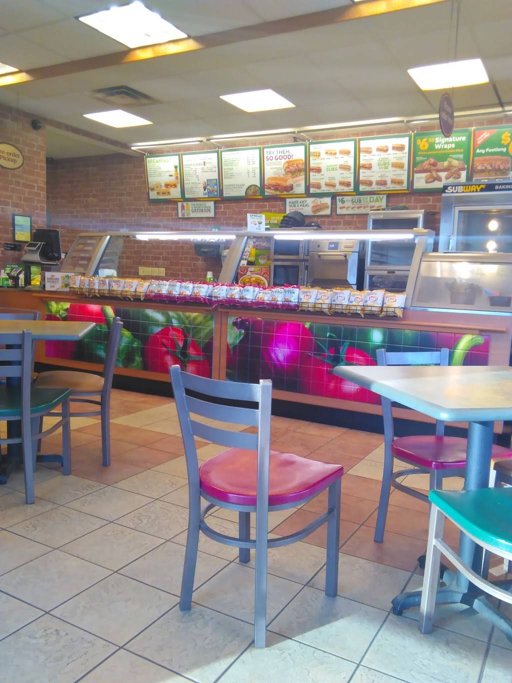 Subway | meal takeaway | 2734 E Chestnut Expy, Springfield, MO 65802, USA | 4178627827 OR +1 417-862-7827