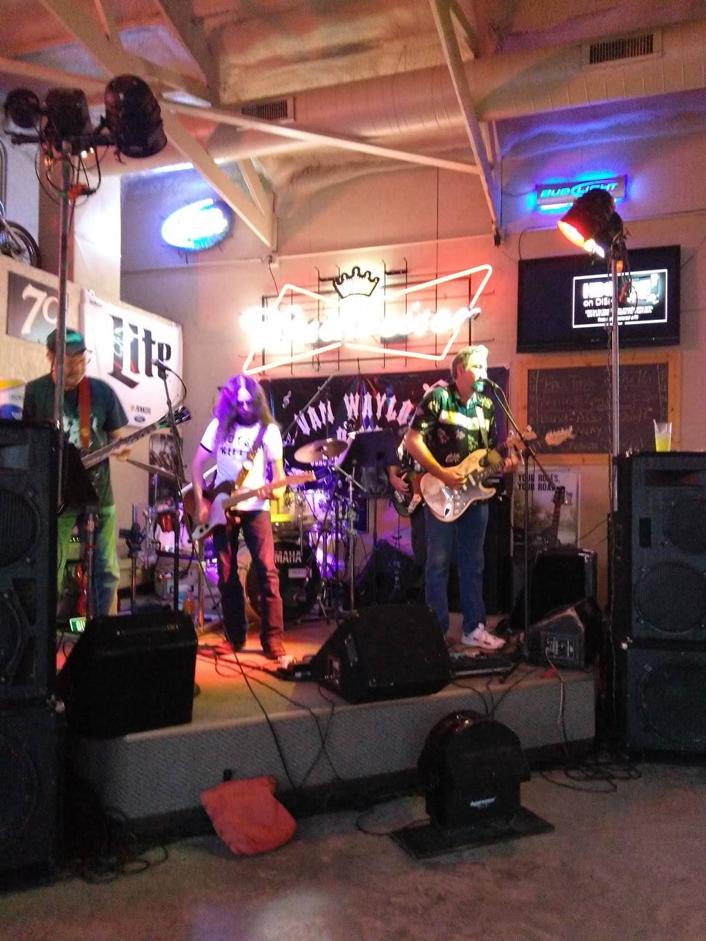 On the Rox Pub & Grub | restaurant | 4728 US-40, Altamont, IL 62411, USA | 6184839655 OR +1 618-483-9655