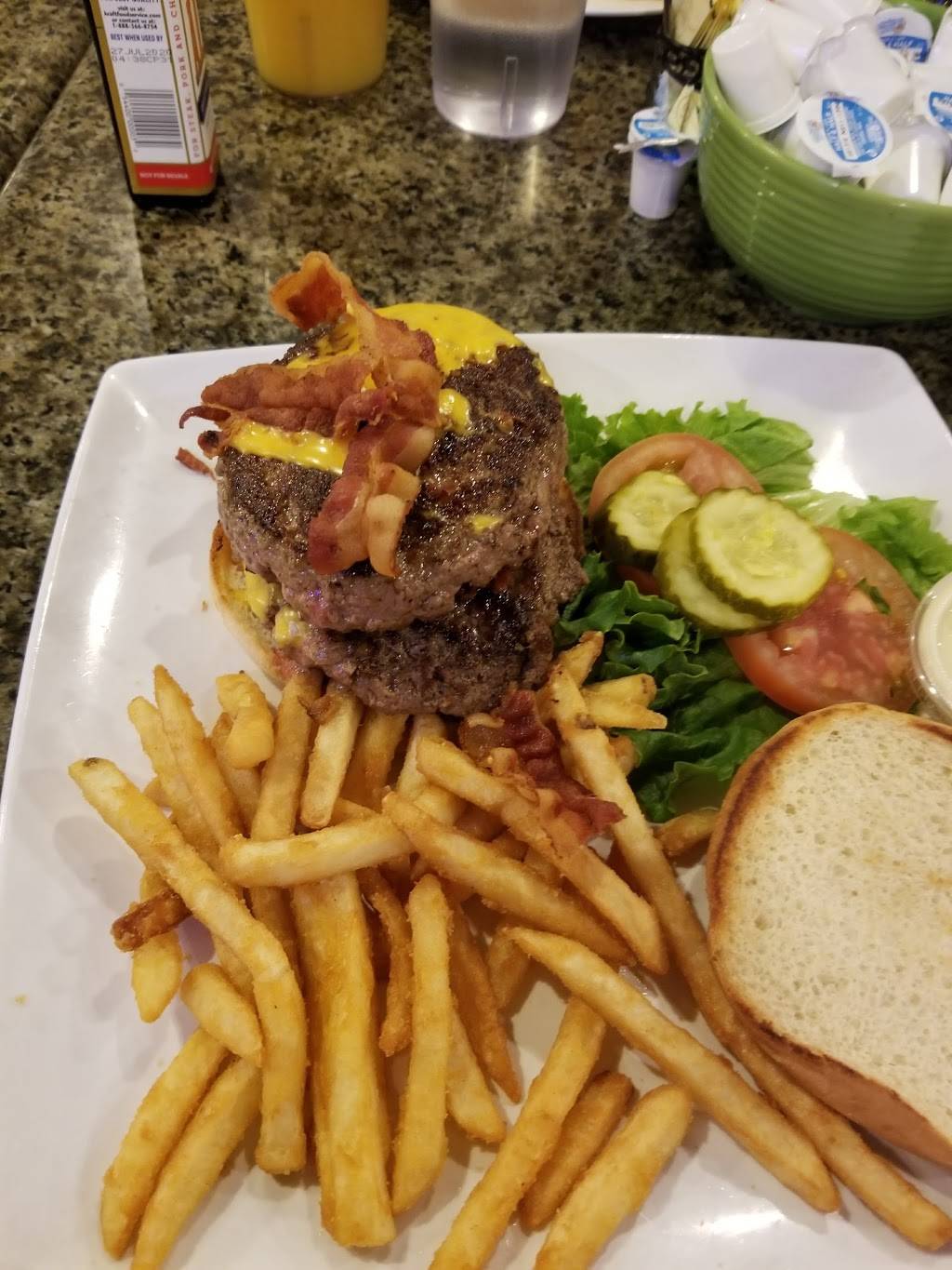 Central Park Family Restaurant | restaurant | 7657 FL-54, New Port Richey, FL 34653, USA | 7273767402 OR +1 727-376-7402