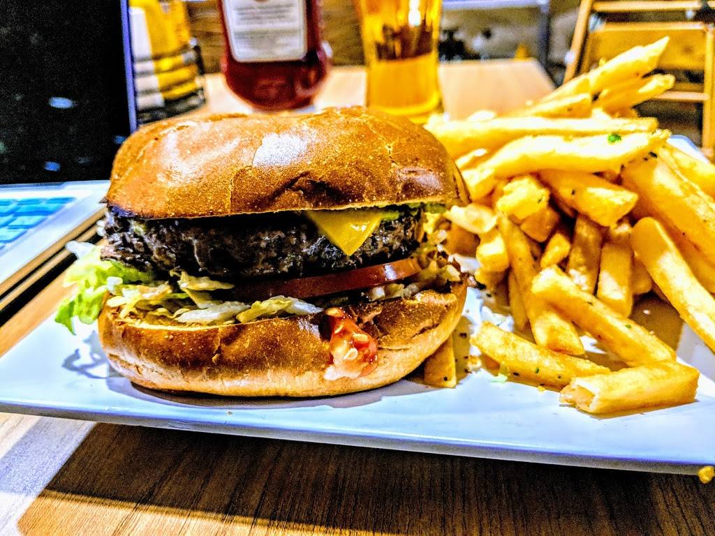 Gordon Biersch | restaurant | Terminal 3, S Airport Blvd, San Francisco, CA 94128, USA | 6508276635 OR +1 650-827-6635