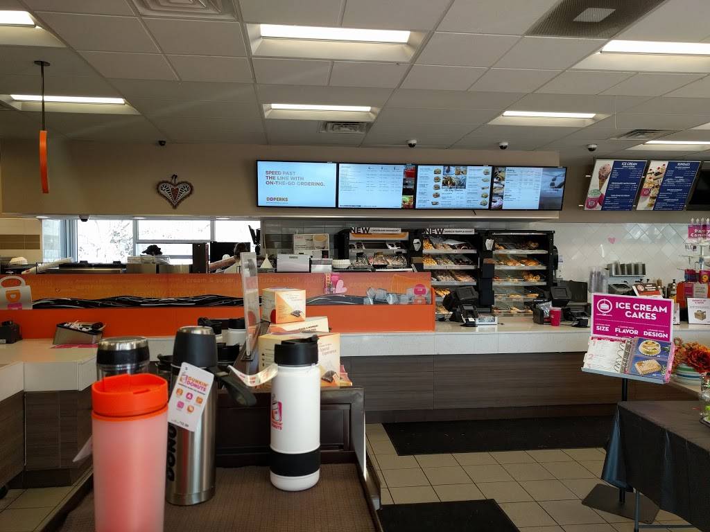 Dunkin | cafe | 4502 W Elm St, McHenry, IL 60050, USA | 8153631974 OR +1 815-363-1974