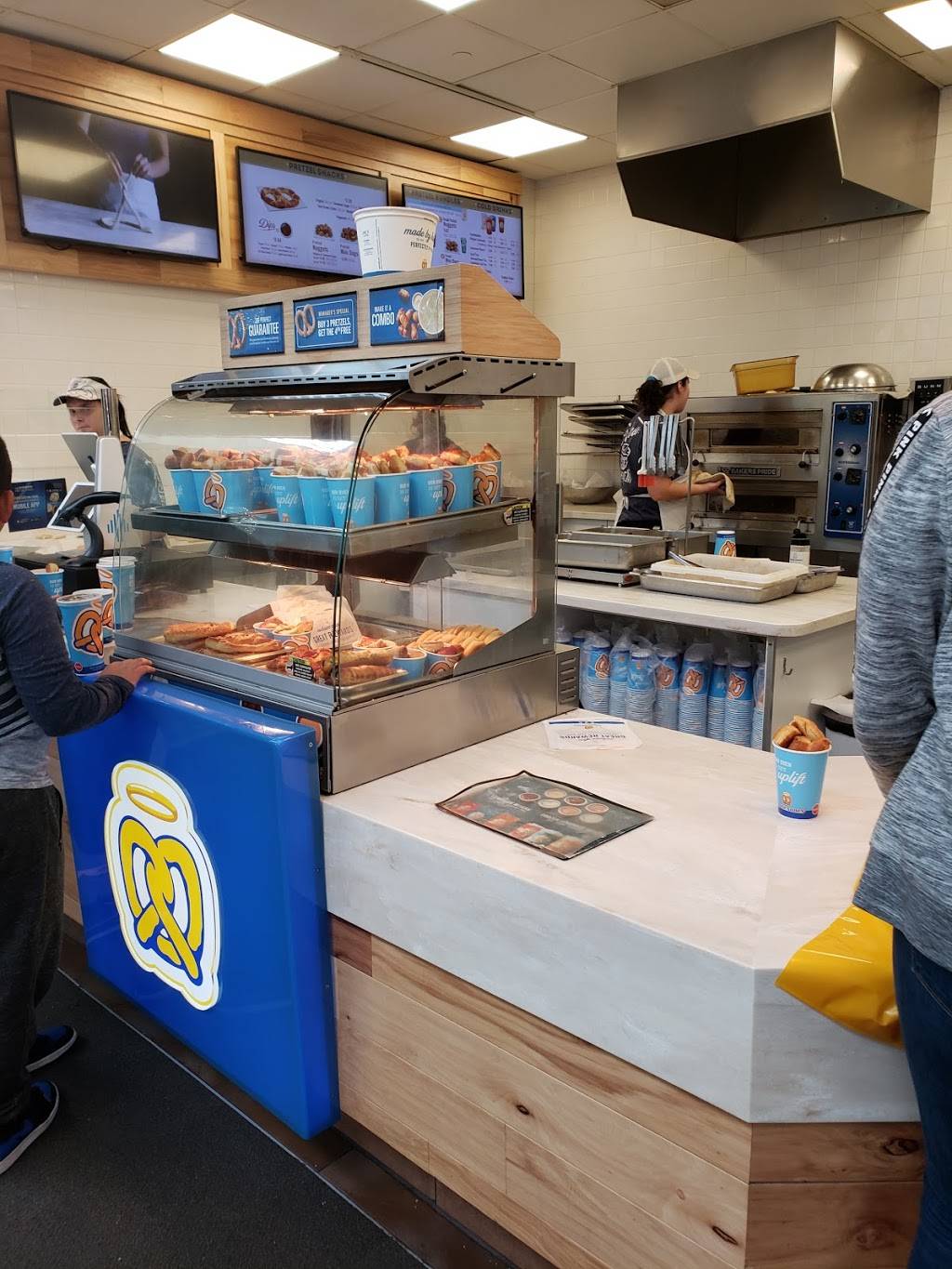 Auntie Annes | cafe | 11200 Lakeline Mall Dr Space OJ09, Cedar Park, TX 78613, USA | 5129968187 OR +1 512-996-8187
