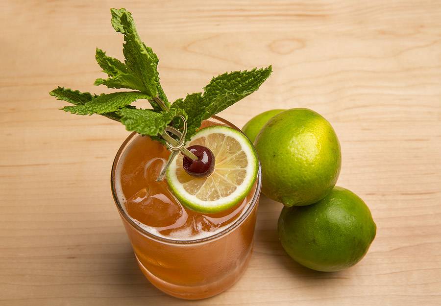 Two Lights Seafood and Oyster | restaurant | 227 W North Ave, Chicago, IL 60610, USA | 3129293091 OR +1 312-929-3091