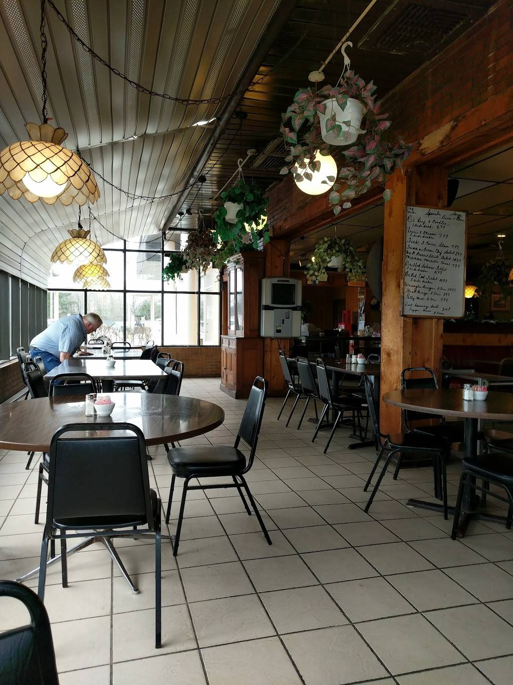 7 & 14 Family Restaurant | restaurant | 44952 OH-14, Columbiana, OH 44408, USA | 3304822339 OR +1 330-482-2339