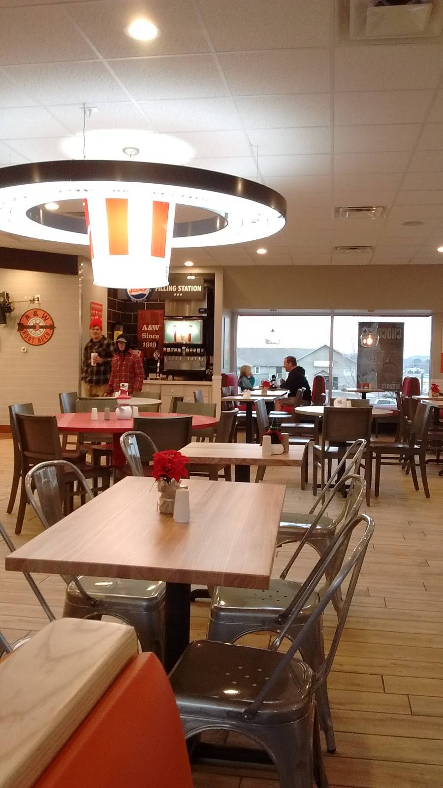 A&W Restaurant | restaurant | 900 US-12, Baraboo, WI 53913, USA | 6083560747 OR +1 608-356-0747