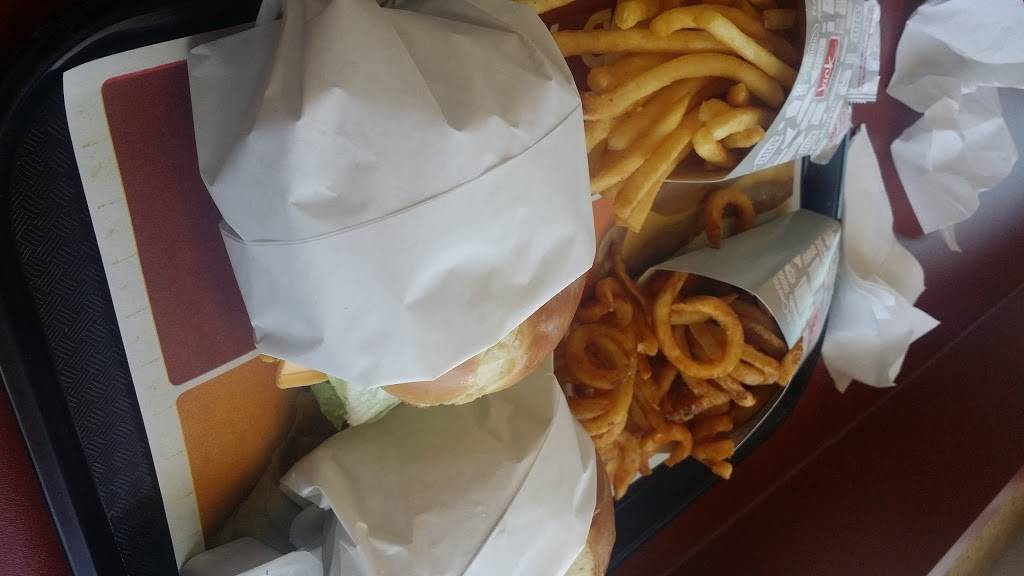 Jack in the Box | restaurant | 6010 W Davis St, Dallas, TX 75211, USA | 2143394834 OR +1 214-339-4834