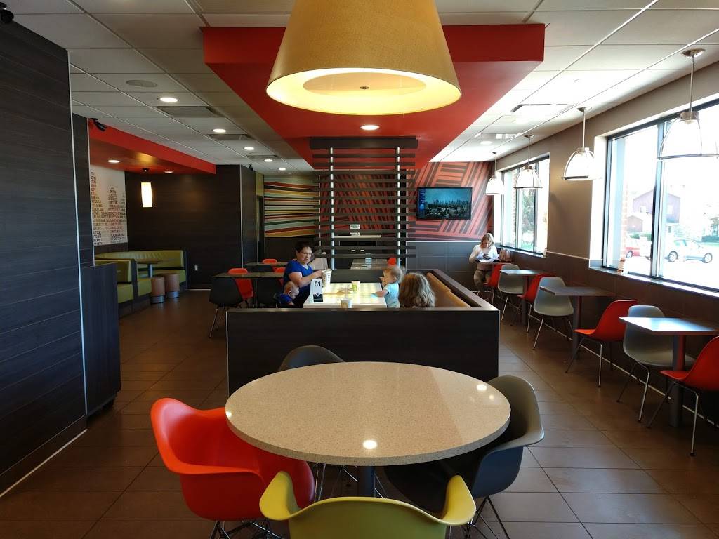 McDonalds | cafe | 1101 N Main St, Dodgeville, WI 53533, USA | 6089352420 OR +1 608-935-2420
