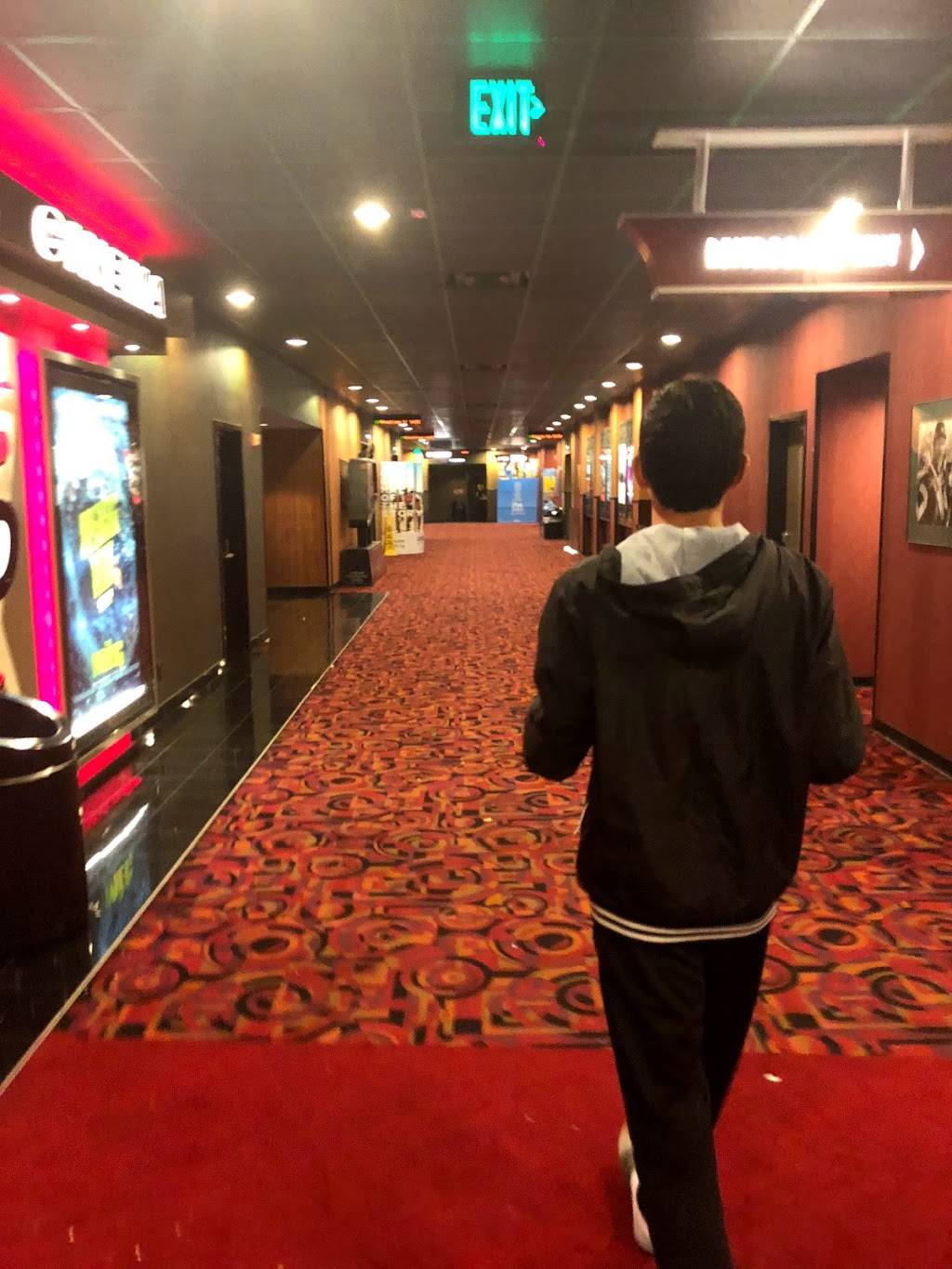 Cinemark Tinseltown USA and XD | meal takeaway | 4400 Towne Center Dr, Louisville, KY 40241, USA | 5023269272 OR +1 502-326-9272