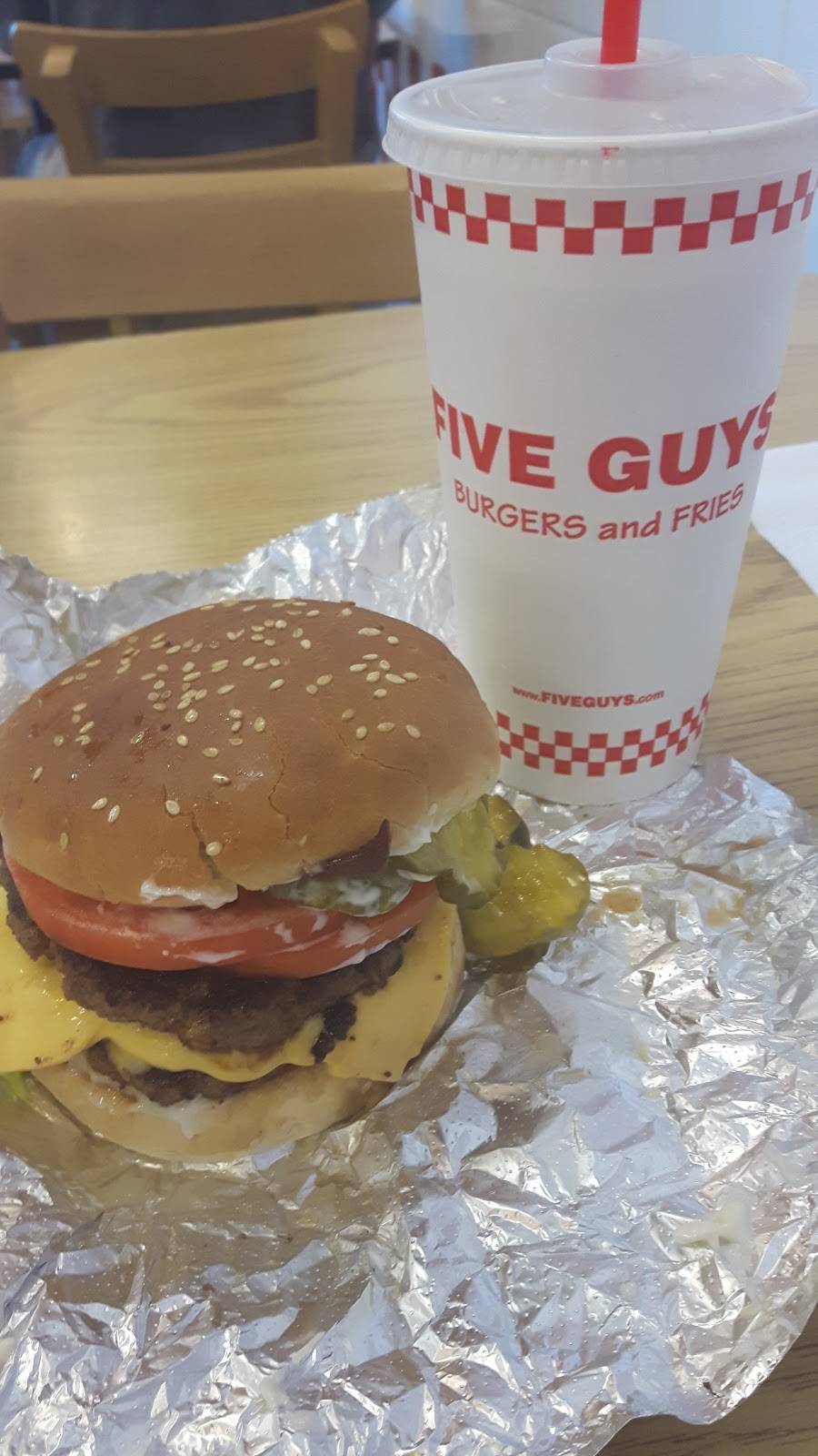 Five Guys | meal takeaway | 29491 Plymouth Rd, Livonia, MI 48150, USA | 7344223483 OR +1 734-422-3483