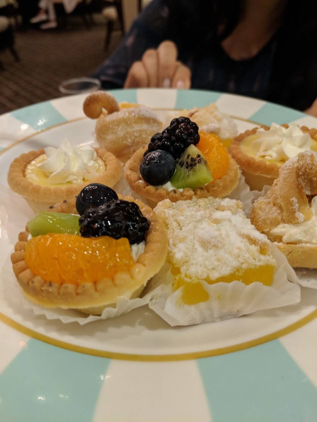 Lucille Restaurant At Drury Lane | restaurant | 100 Drury Lane, Oakbrook Terrace, IL 60181, USA | 6305308300 OR +1 630-530-8300