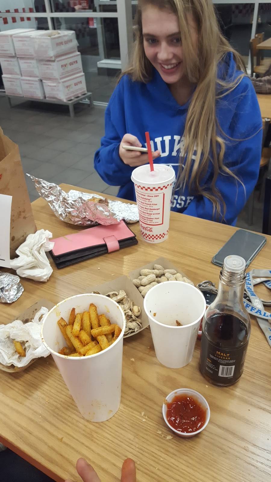 Five Guys | meal takeaway | 15171 Pearl Rd, Strongsville, OH 44136, USA | 4402689968 OR +1 440-268-9968