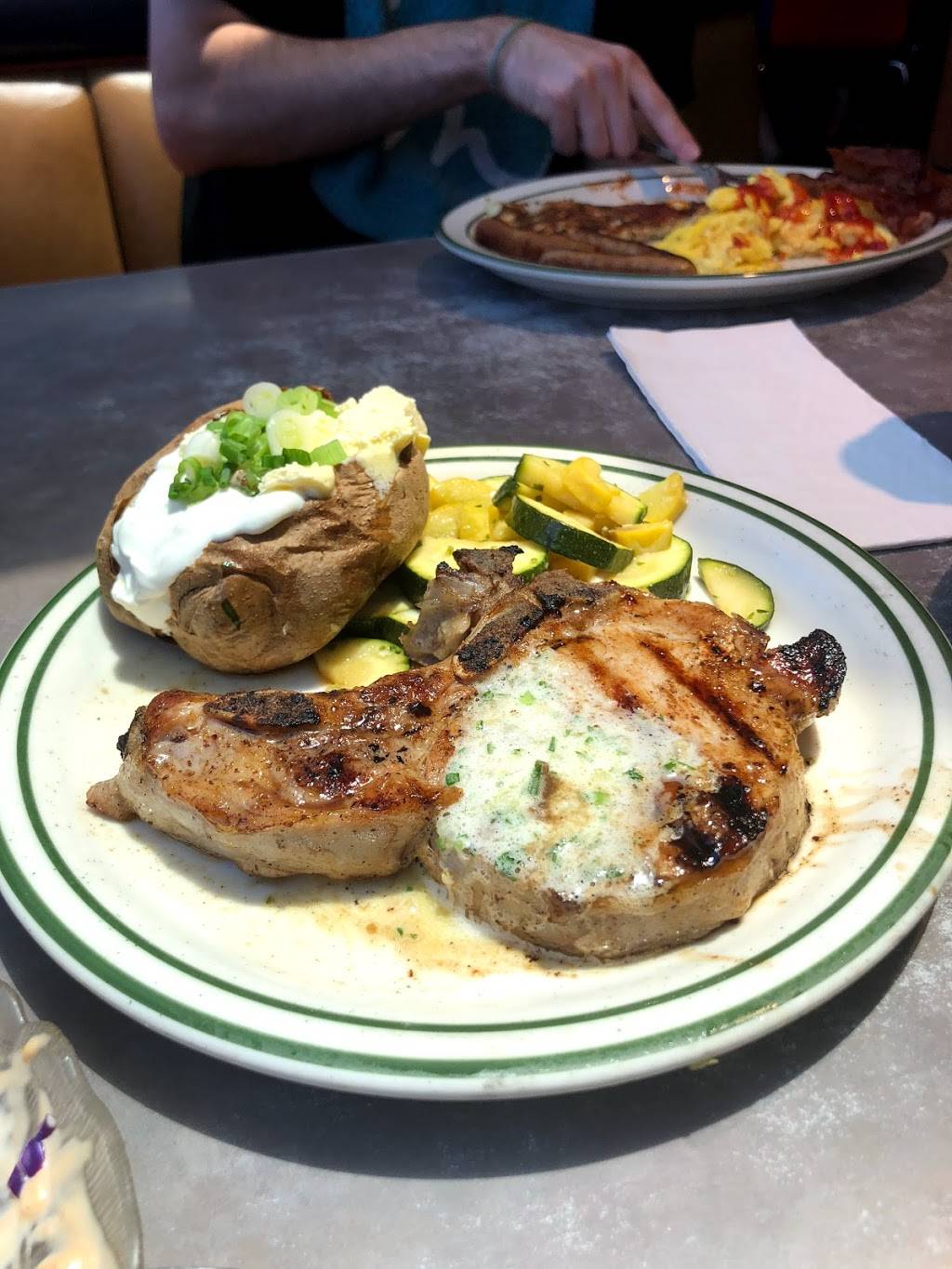 NORMS Restaurant | restaurant | 1550 E Katella Ave, Orange, CA 92867, USA | 7146397562 OR +1 714-639-7562