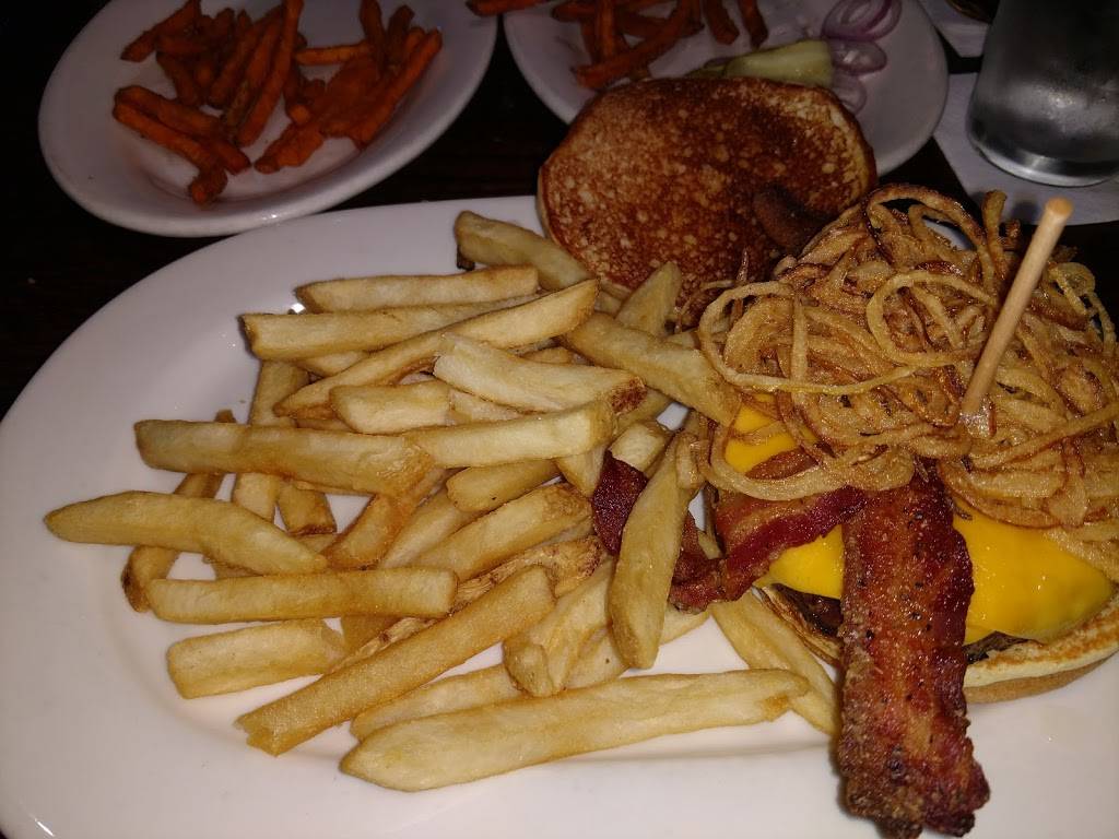 Houlihans | restaurant | 1288 Route US Highway 22 E, Bridgewater, NJ 08807, USA | 9082521300 OR +1 908-252-1300