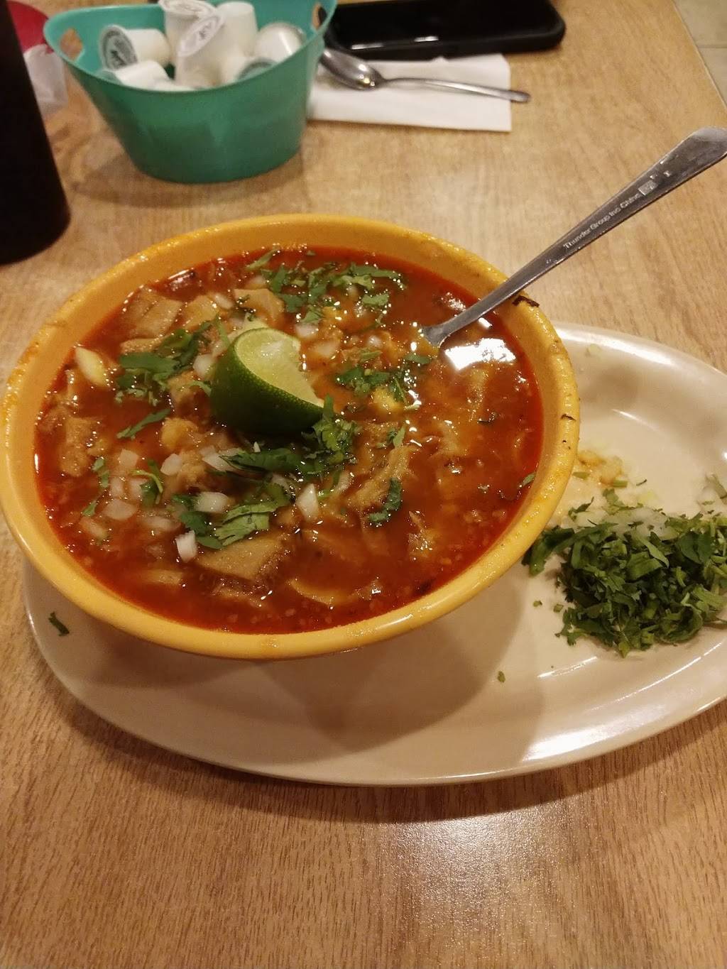 La Tapatia Restaurant | restaurant | 420 S San Patricio St, Sinton, TX 78387, USA | 3613641691 OR +1 361-364-1691