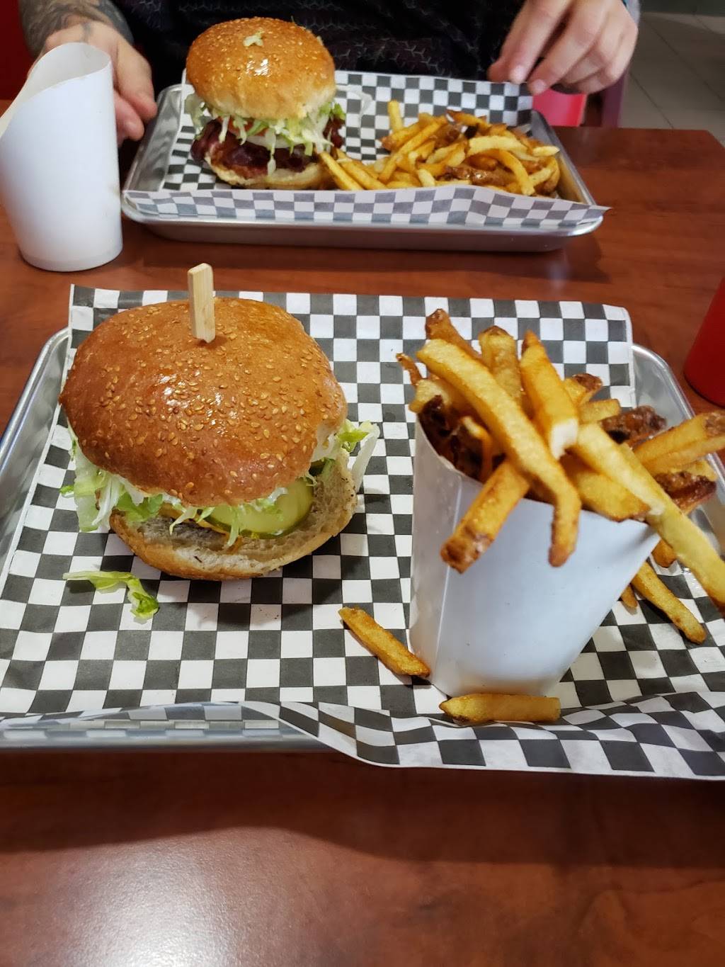 Burger Factory | restaurant | 3873 Walker Rd, Windsor, ON N8W 3T1, Canada | 5199669339 OR +1 519-966-9339