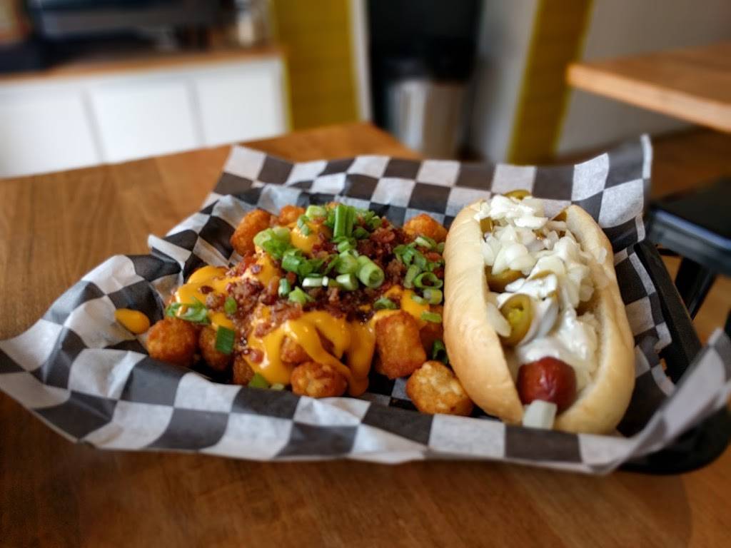 Doghouse | restaurant | 2527 Edgewater Dr, Orlando, FL 32804, USA | 4074125409 OR +1 407-412-5409