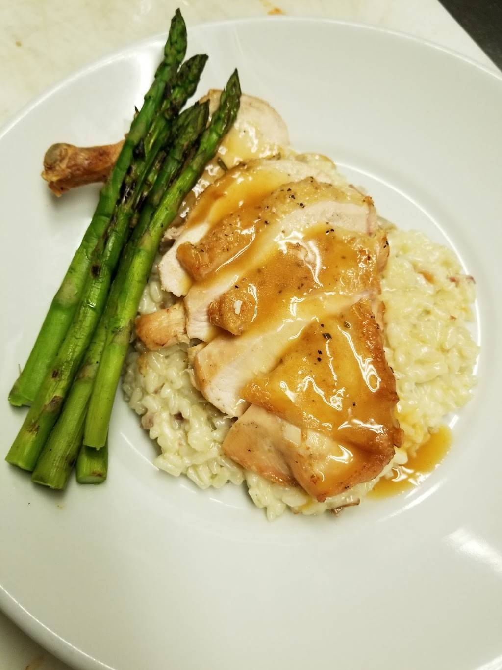 Waterfront Bar and Grill | restaurant | 170 Water St # 170, Plymouth, MA 02360, USA | 5085918393 OR +1 508-591-8393