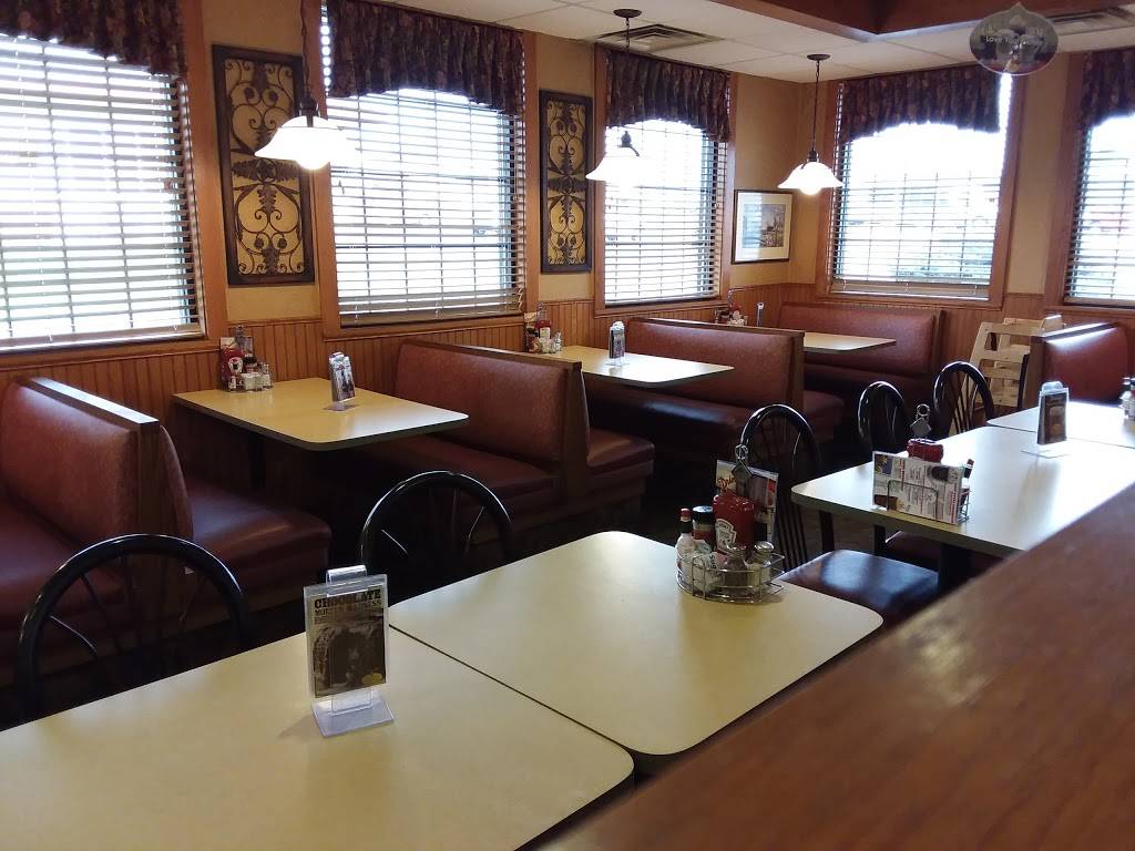 Café by Country Kitchen | restaurant | 1202 N Johns St, Dodgeville, WI 53533, USA | 6089301968 OR +1 608-930-1968