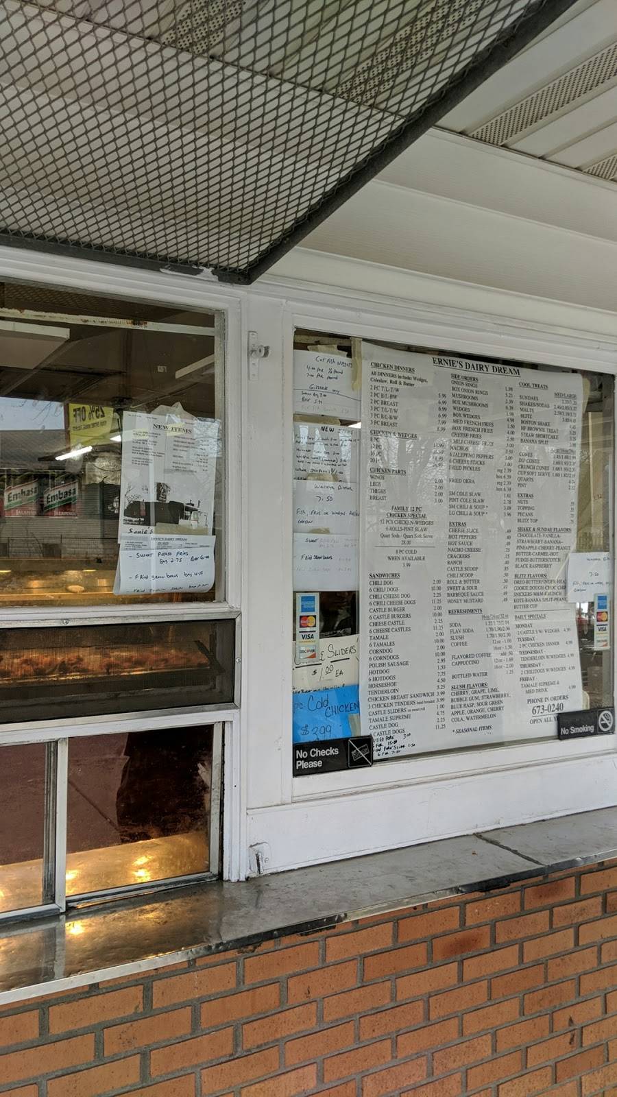 Ernie’s Dairy Dream | restaurant | 2600 SW Jefferson Ave, Peoria, IL 61605, USA | 3096730240 OR +1 309-673-0240