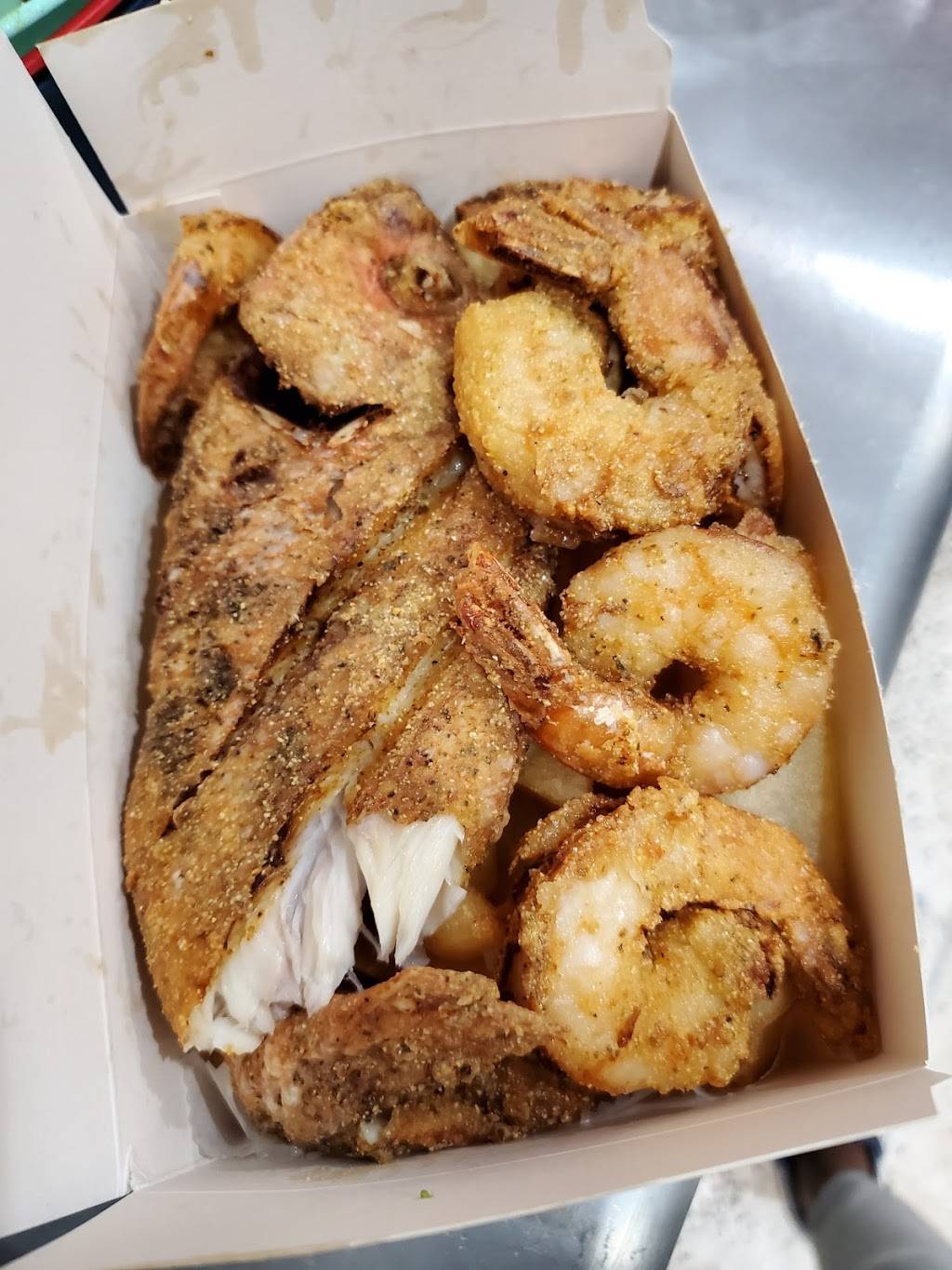 Jus Fishy and beyond | restaurant | 1059 Flatbush Ave, Brooklyn, NY 11226, USA | 3474421172 OR +1 347-442-1172