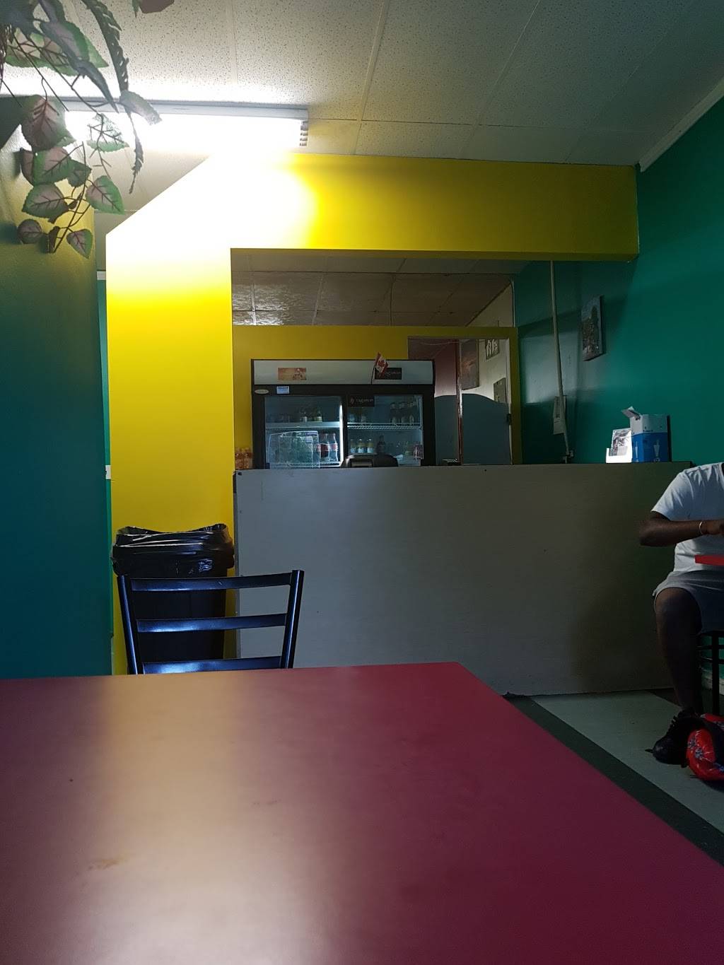 Soleil des Iles | restaurant | 287 Queen Mary St, Ottawa, ON K1K 1X1, Canada | 6137444439 OR +1 613-744-4439