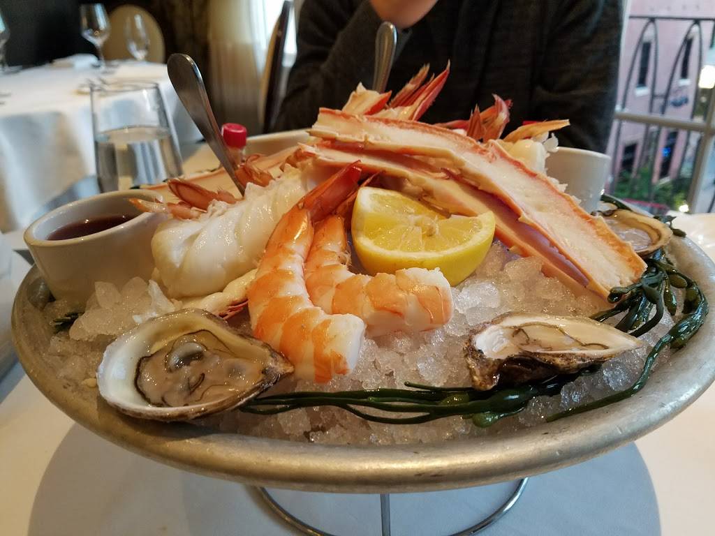 Old Hickory Steakhouse | restaurant | 201 Waterfront St, Oxon Hill, MD 20745, USA | 3019654000 OR +1 301-965-4000