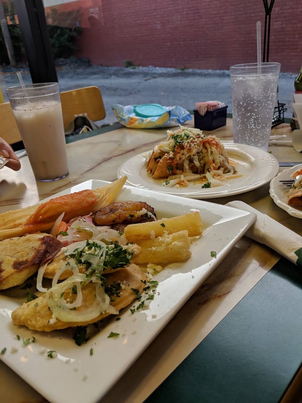 El Rinconcito Chapin | restaurant | 3330 Broadview Rd, Cleveland, OH 44109, USA | 2167955776 OR +1 216-795-5776