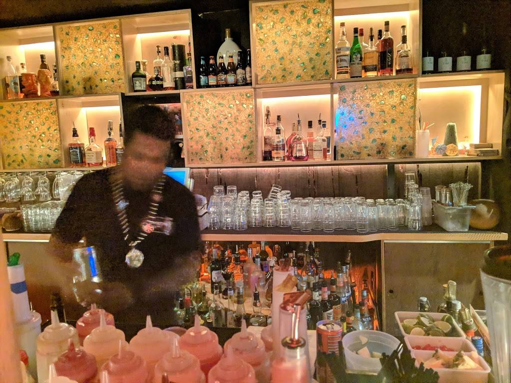 The Tonga Hut Restaurant and Tiki Bar | restaurant | 254 N Palm Canyon Dr, Palm Springs, CA 92262, USA | 7603224449 OR +1 760-322-4449