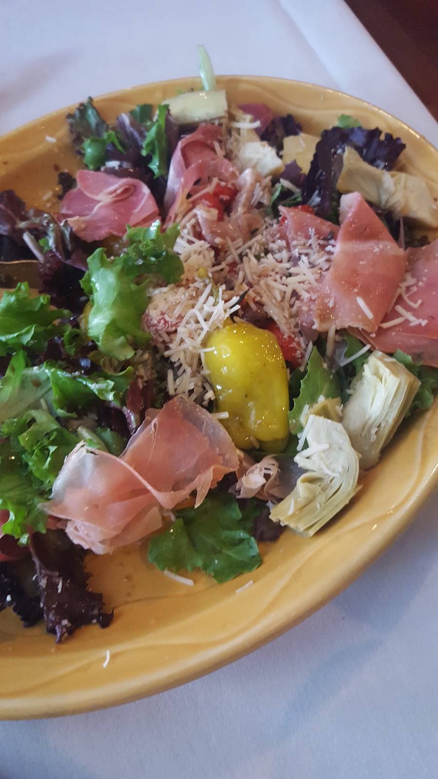 Good Fellos | restaurant | 202 W Main St, Sackets Harbor, NY 13685, USA | 3156463463 OR +1 315-646-3463