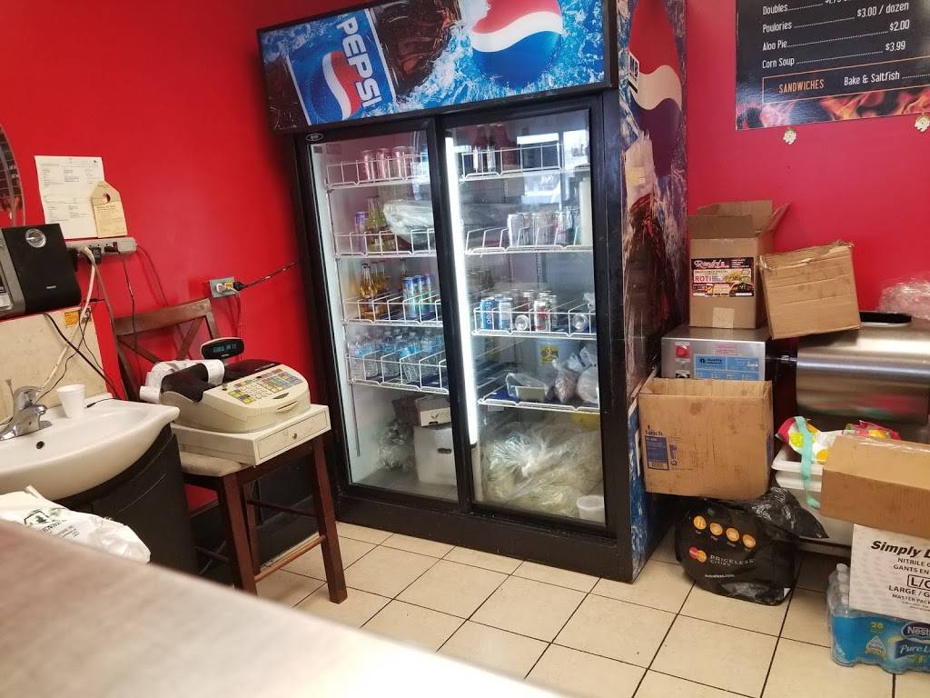 Randys Roti & Doubles | restaurant | 2903 Derry Rd E, Mississauga, ON L4T 1A6, Canada | 9056787684 OR +1 905-678-7684