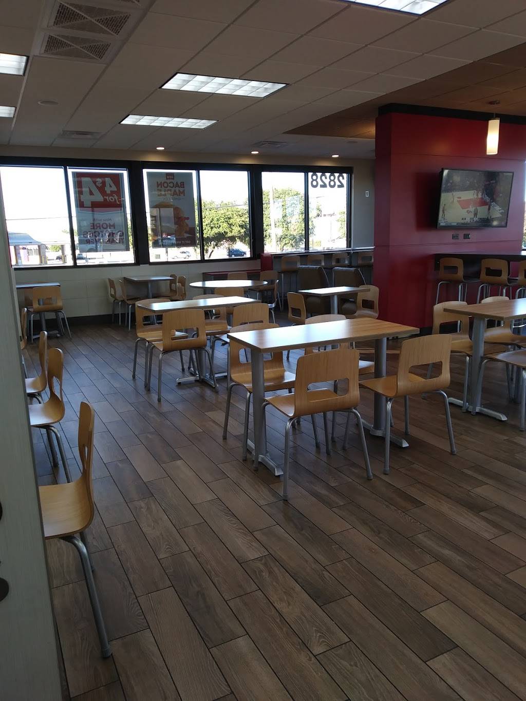 Wendys | restaurant | 2828 W Wheatland Rd, Dallas, TX 75237, USA | 9726395154 OR +1 972-639-5154