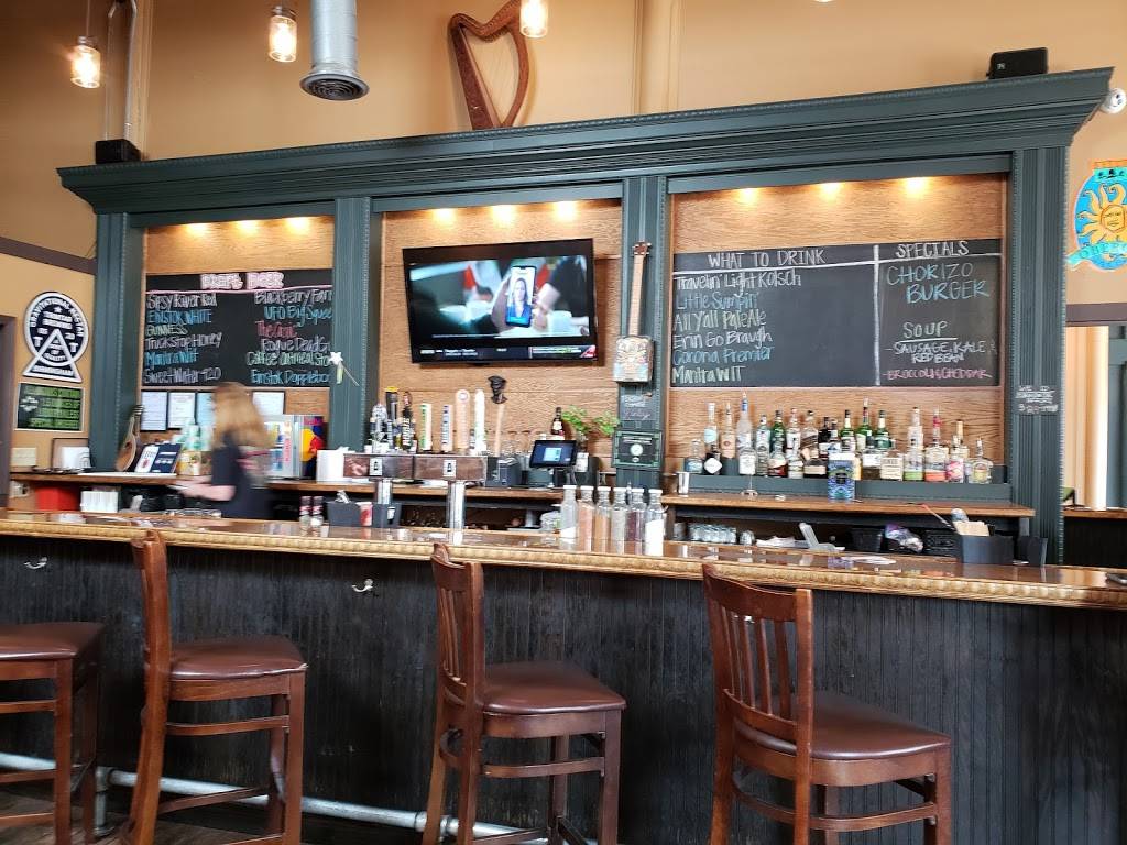 Harp & Clover | restaurant | 124 Court St, Gadsden, AL 35901, USA | 2564674824 OR +1 256-467-4824