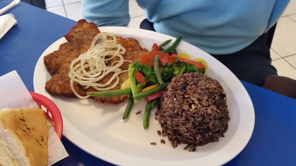 El Canal Cafe | restaurant | 8401 NW South River Dr, Medley, FL 33166, USA | 3058882485 OR +1 305-888-2485