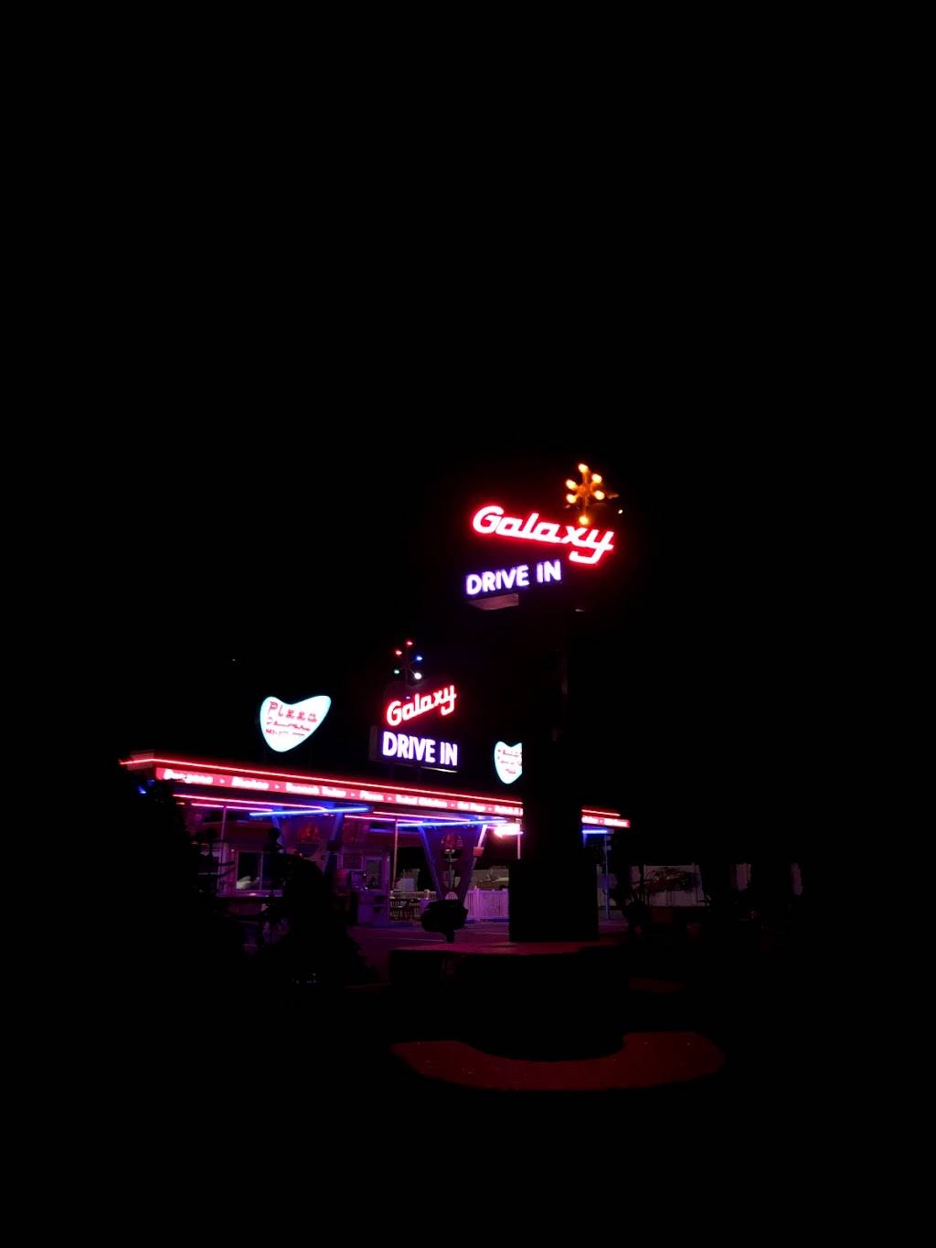 Clays Galaxy Drive In | restaurant | 3712 Quebec Ave S, Minneapolis, MN 55426, USA | 9522777777 OR +1 952-277-7777