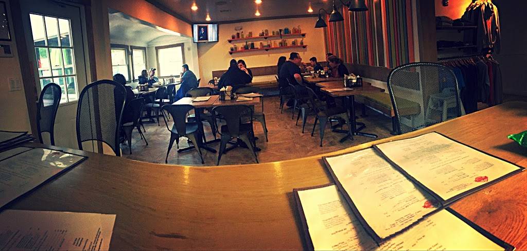 Dog Watch Mystic | restaurant | 20 Old Stonington Rd, Stonington, CT 06378, USA | 8602454911 OR +1 860-245-4911