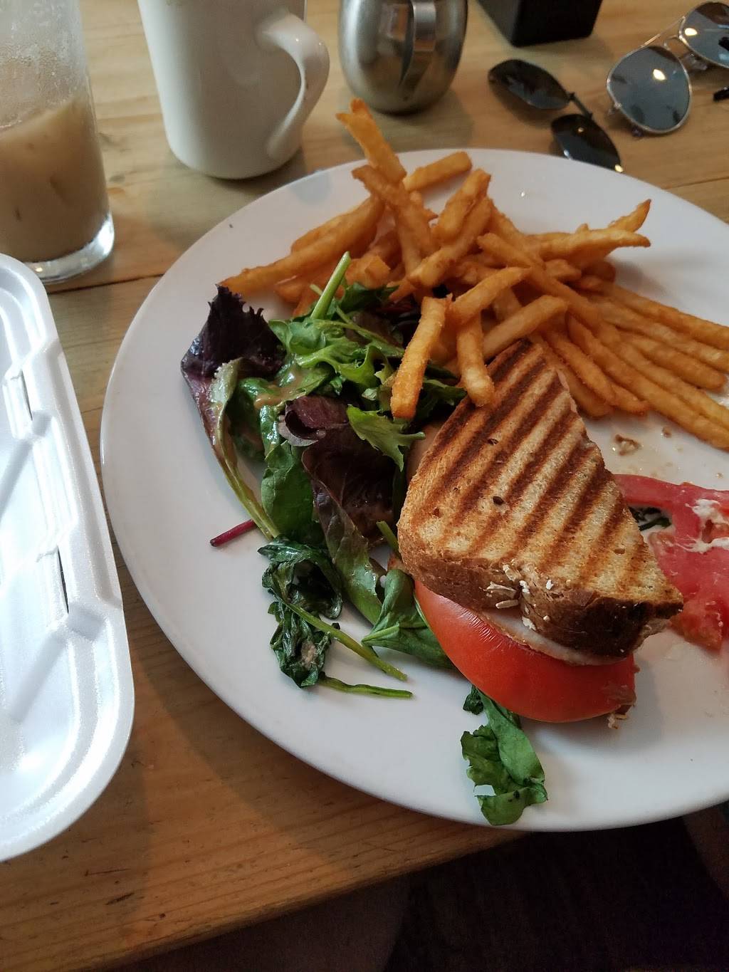 Red Rock Grill and Bar | restaurant | 66 W Main St, Upton, MA 01568, USA | 5085290500 OR +1 508-529-0500