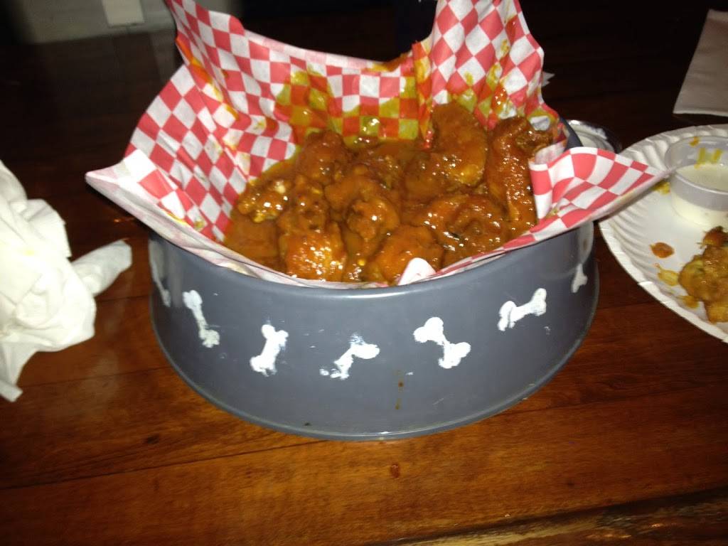 The Ugly Dog Saloon | restaurant | 2351 Noblestown Rd #1, Pittsburgh, PA 15205, USA | 4124583794 OR +1 412-458-3794