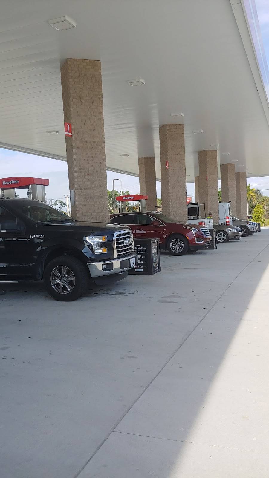 RaceTrac | bakery | 15820 Winkler Rd, Fort Myers, FL 33908, USA | 2394374429 OR +1 239-437-4429