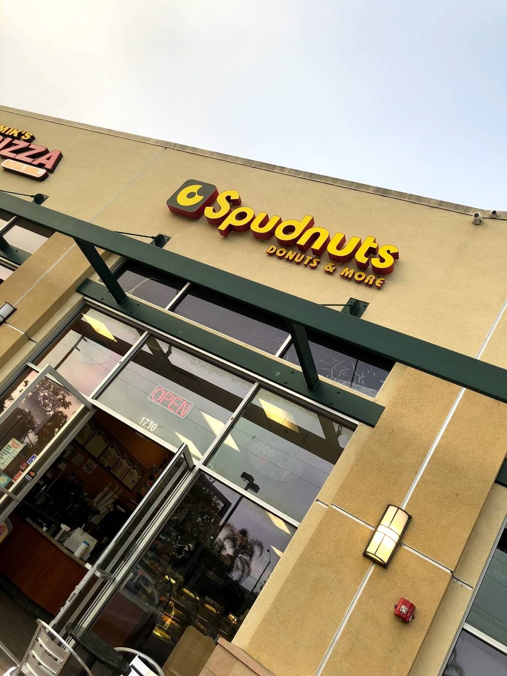 Spudnuts Donuts | bakery | 1710 E Channel Islands Blvd, Oxnard, CA 93033, USA | 8053852999 OR +1 805-385-2999